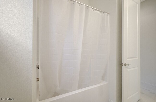 Building Photo - 555 Jerry Bird Ct