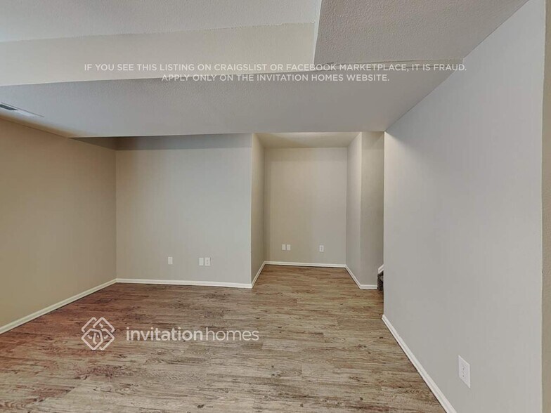 Building Photo - 8151 Meadowcrest Dr