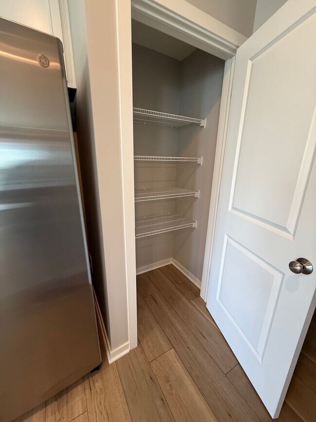 Building Photo - Stunning Westerville Condo with Loft | 2,086 Sq Ft | Garage | Move-In Ready