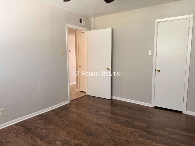 Building Photo - 2102 5th Ave N