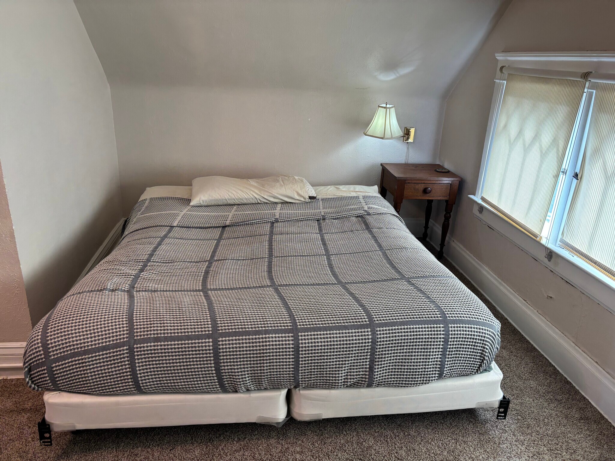 Bedroom facing east - 1528 Quarrier St