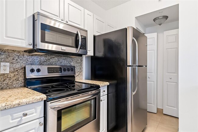 Building Photo - 17150 N Bay Rd