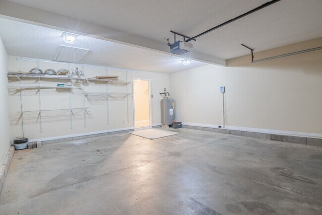 Building Photo - Updated 3 Bedroom Ranch