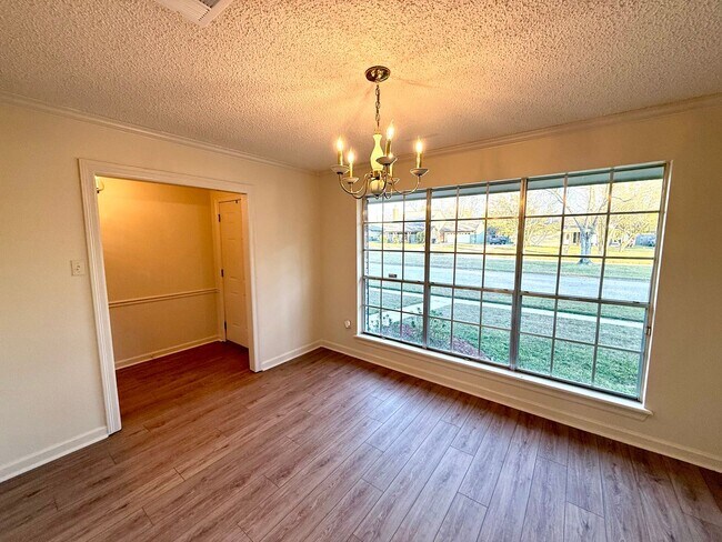 Building Photo - Spacious 3BR/2BA in Brookhollow – New Roof + All Appliances Included