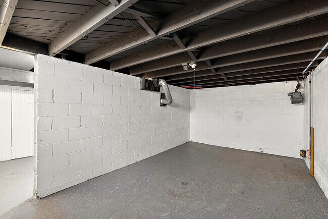 Building Photo - 17140 Sioux St