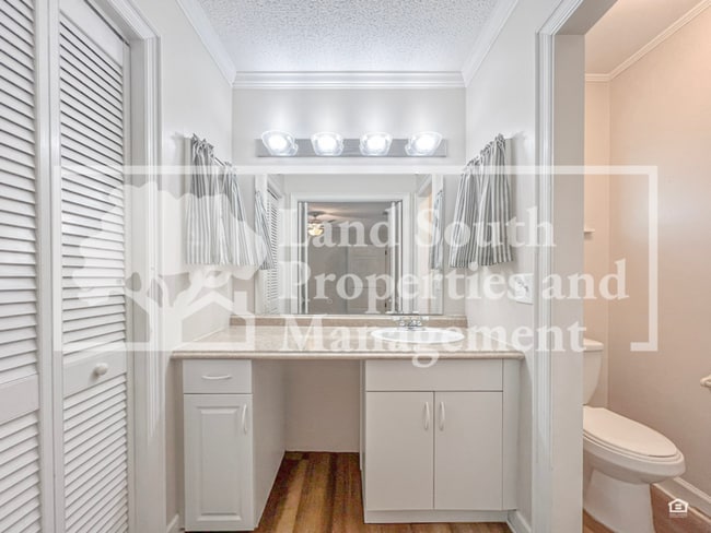 Building Photo - 2926 Forestgreen Dr S