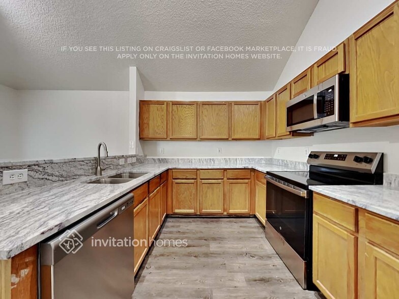 Building Photo - 2107 Camelot Dr