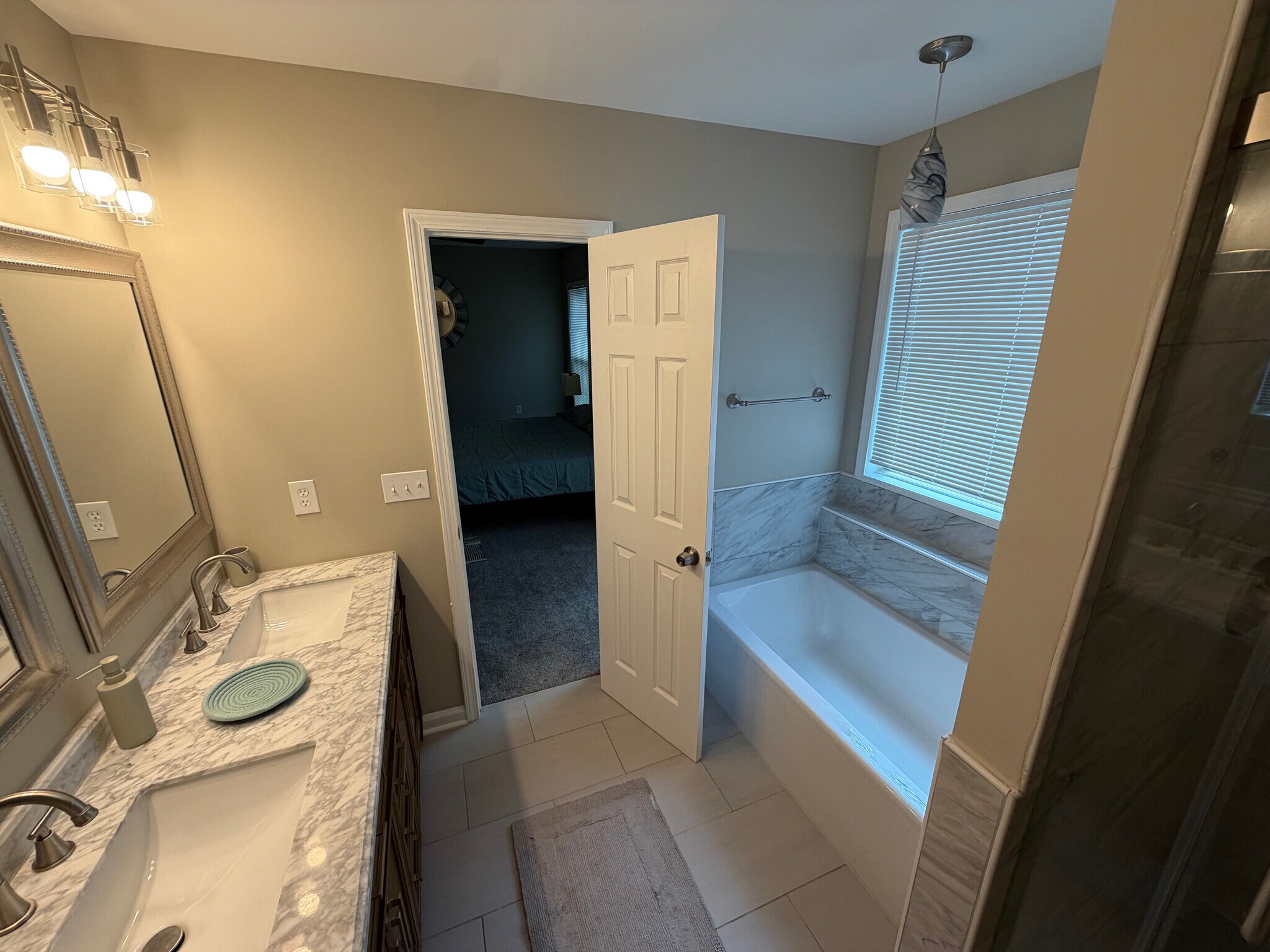 Building Photo - Room in House on Bolton Rd NW