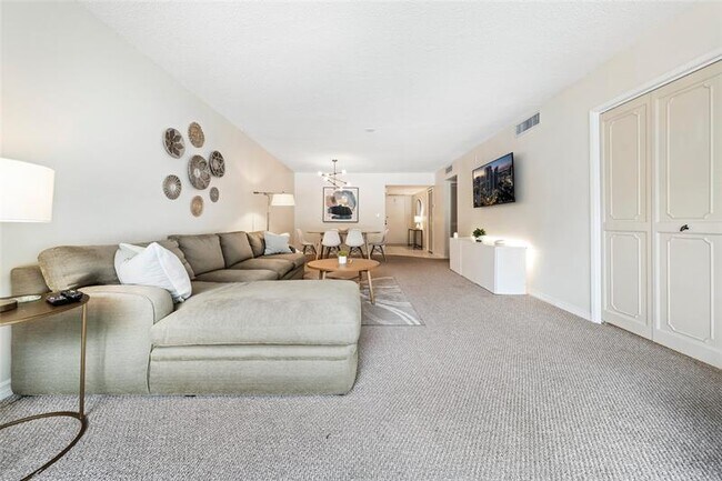 Building Photo - 3150 N Course Ln