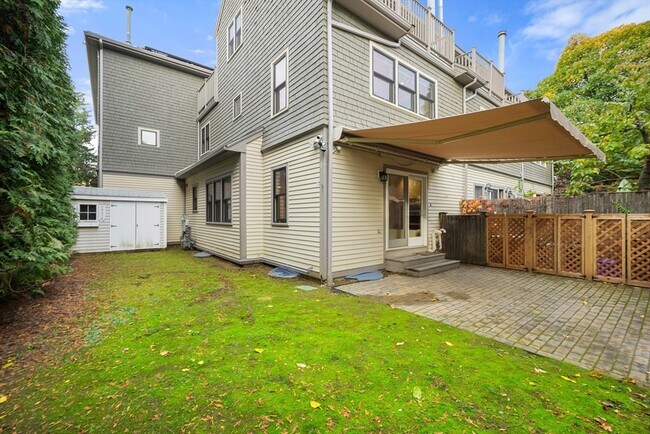 Building Photo - 10 Eustis St
