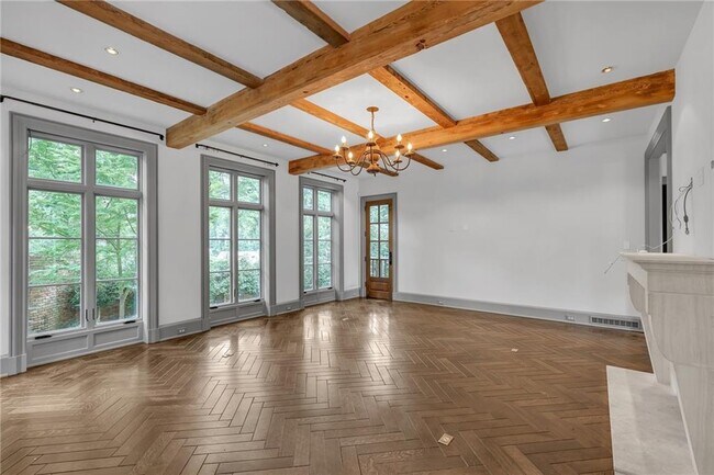 Building Photo - 425 Broadland Rd NW