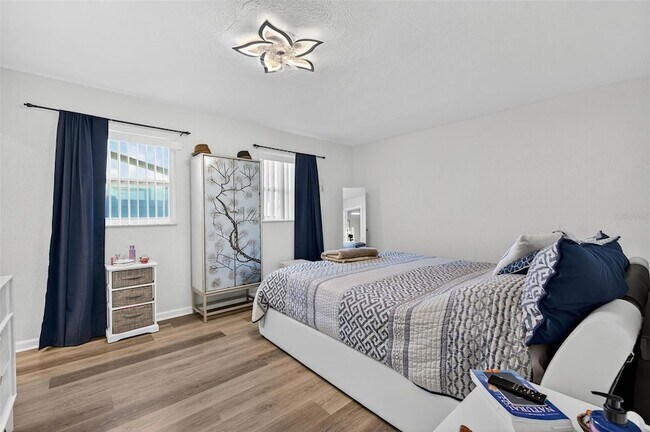 Building Photo - 11761 80th Ave