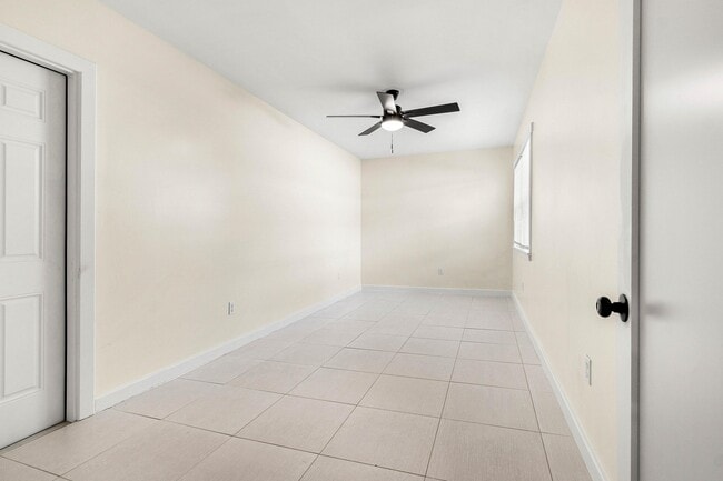 Building Photo - 409 S M St