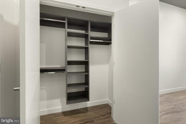 Building Photo - 525 N 41st St