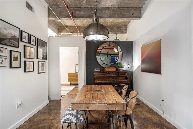 Building Photo - 650 Glen Iris Dr NE