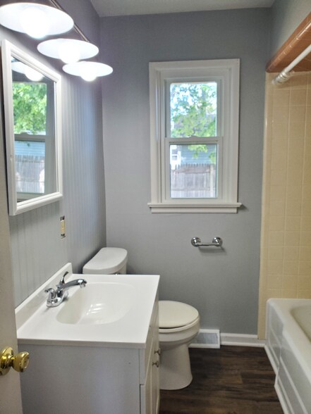 Building Photo - 425 N Blanchard St