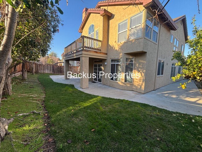 Building Photo - Wonderful two-story home in Las Palmas