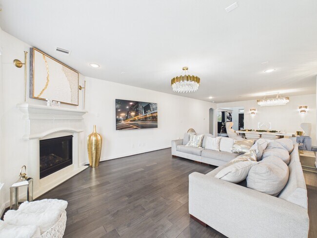 Building Photo - 24711 Miltonwood St