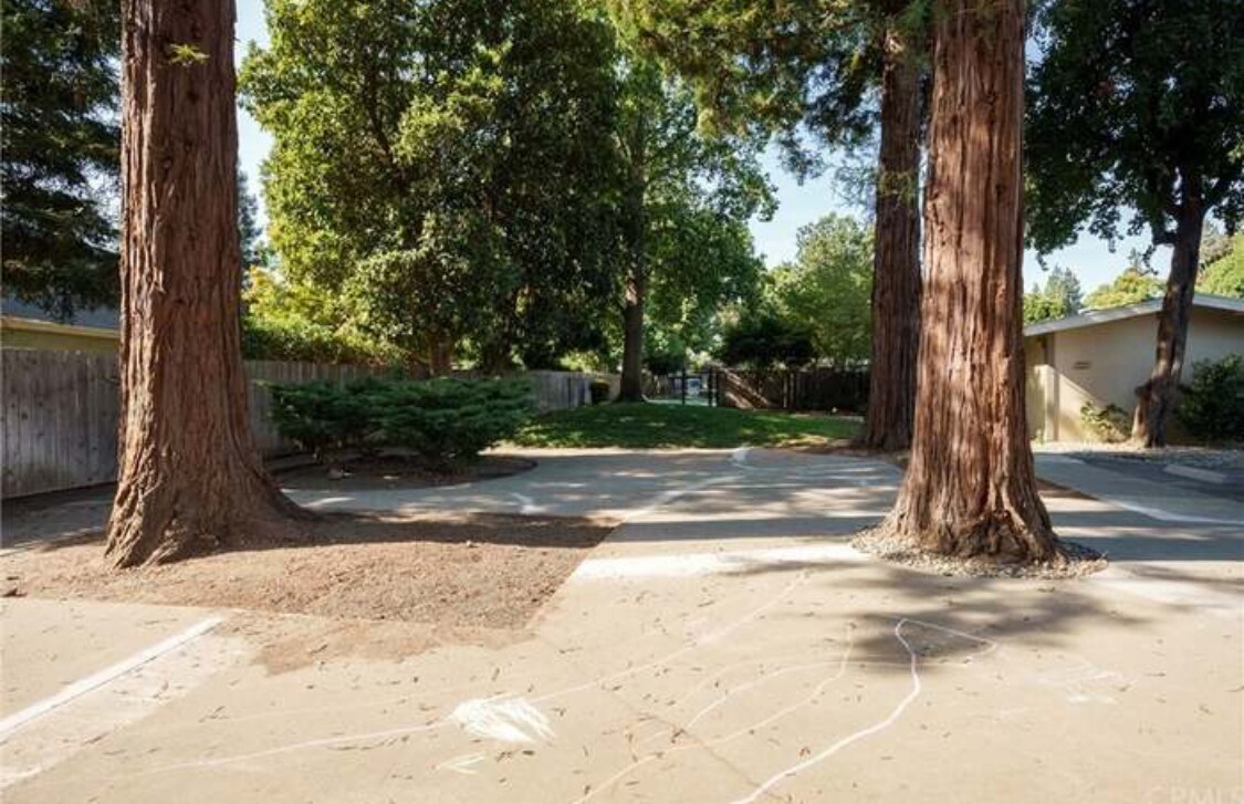 Building Photo - 139 W Lassen Ave