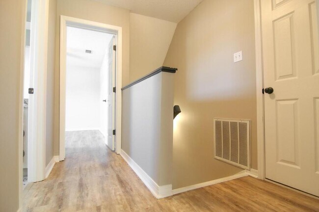 Building Photo - 7943 Audubon Dr