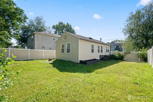 Building Photo - 250 Brookside Ave