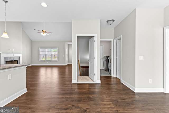 Building Photo - 517 Lago Ct