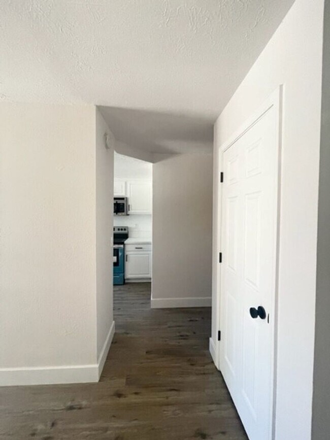 Building Photo - 3 bedroom, 3 bathroom home in the heart of Elk Grove