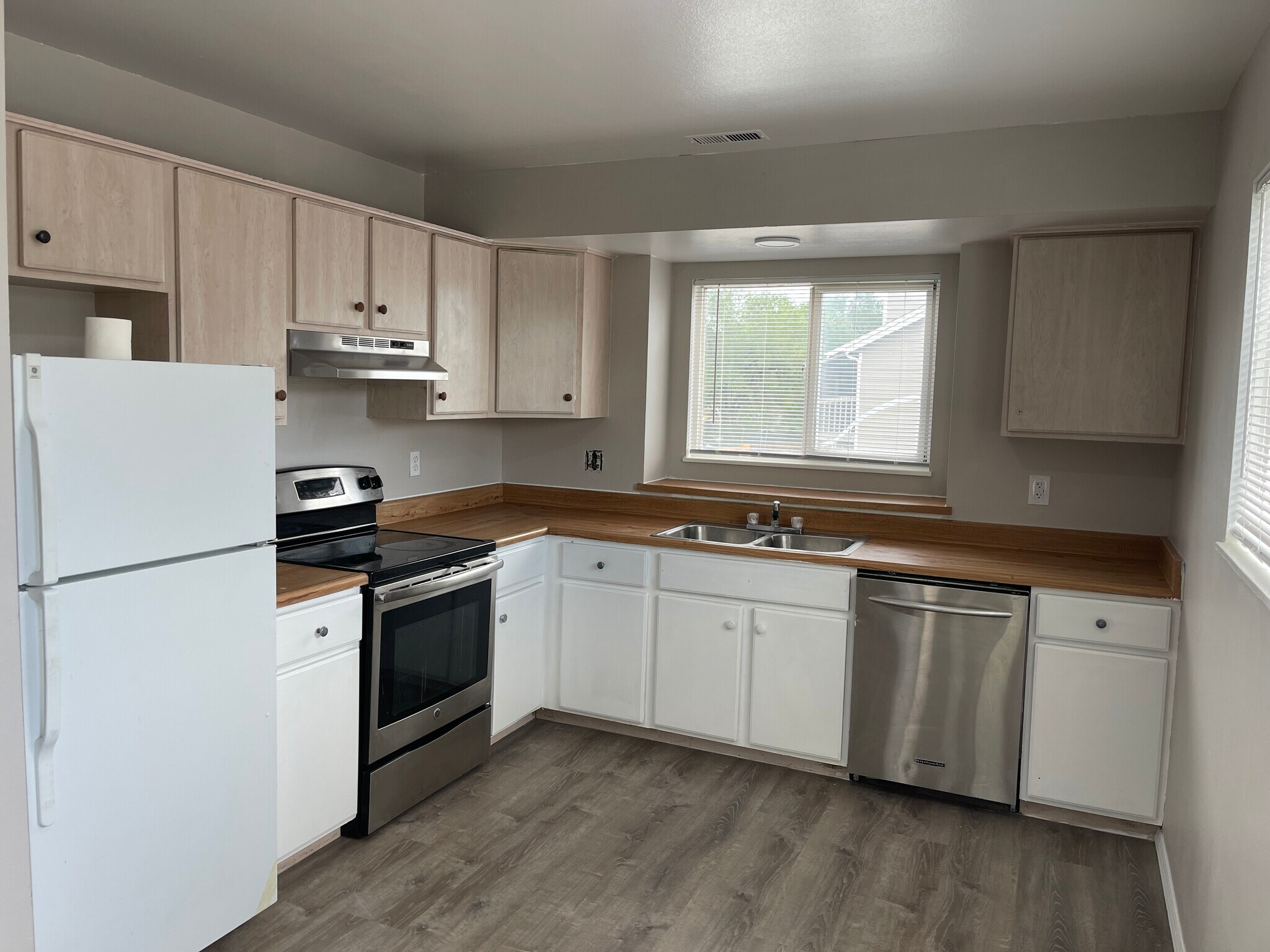 Building Photo - 1003 Mazatlan Cir