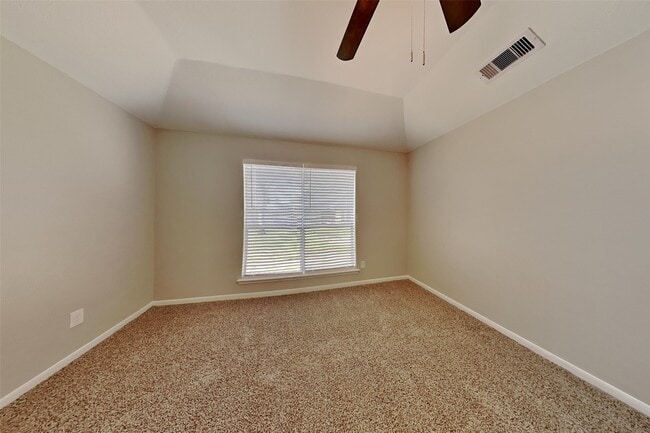 Building Photo - 802 Sierra Lake Dr