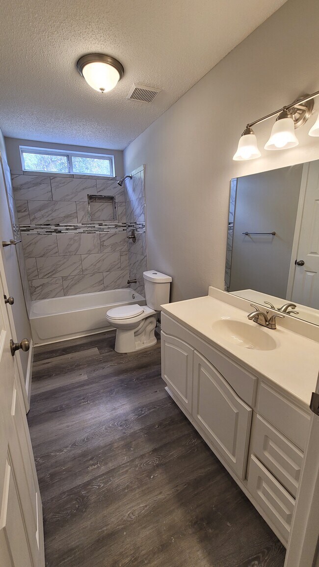 Building Photo - 747 Spring Lake Dr