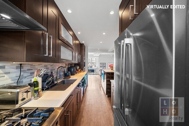 Building Photo - 530 Grand St