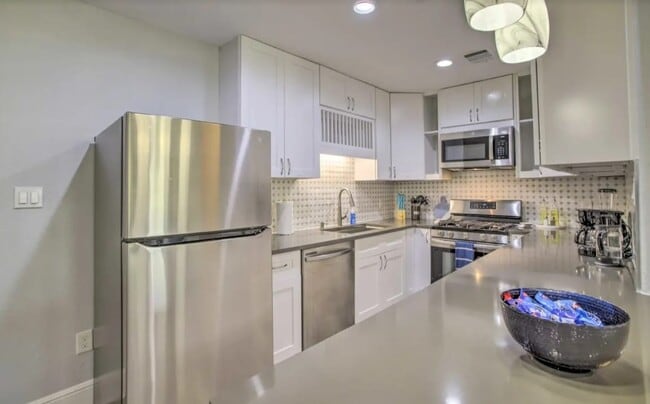 Building Photo - 5215 Cosby St