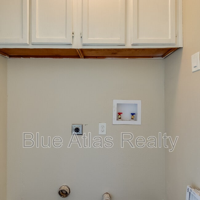 Building Photo - 610 Lillard Rd