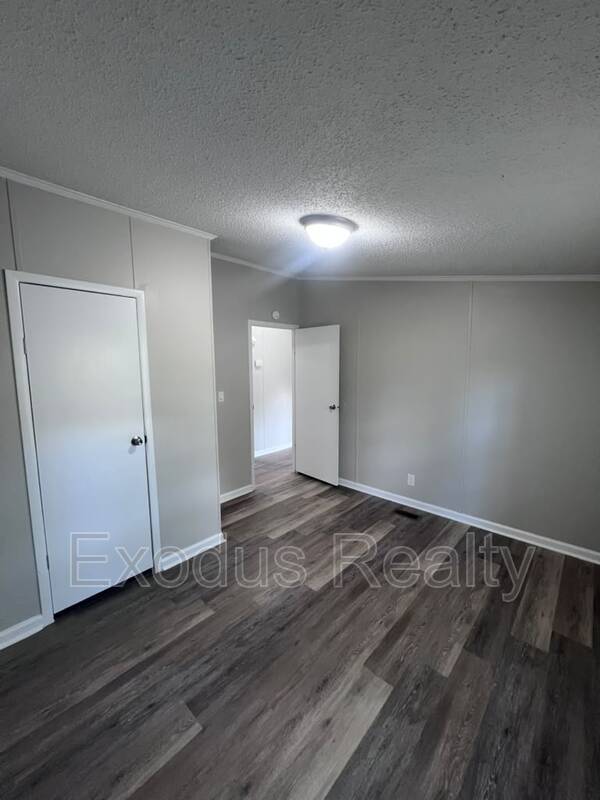 Building Photo - 114 Kathleen Terrace