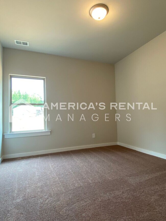 Building Photo - Home for Rent in the St James Subdivision in Pinson, AL!!! AVAILABLE NOW!!! DEPOSIT PENDING