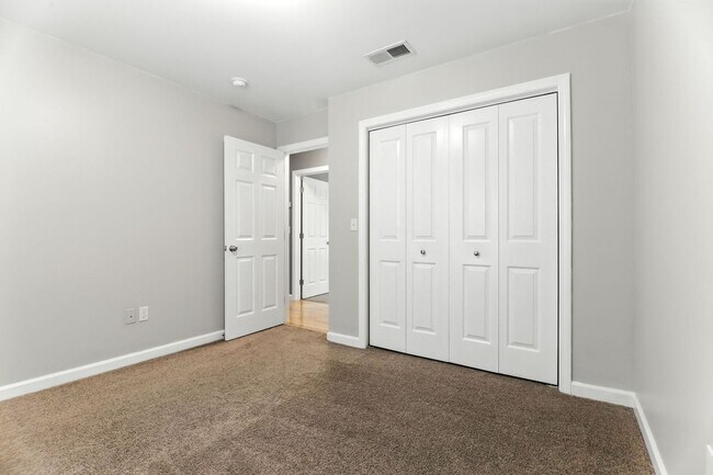 Building Photo - 221 Griffin Rd