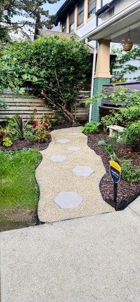 Building Photo - 524 Hanford St