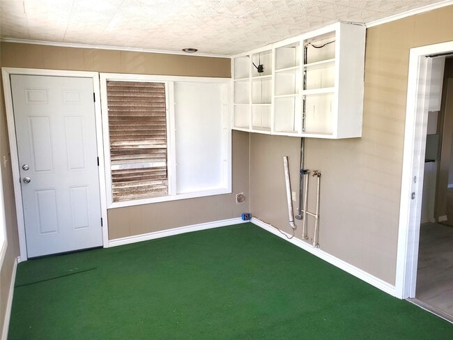 Building Photo - 223 S Willow St