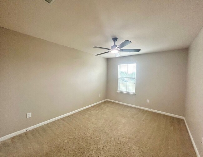 Building Photo - Gorgeous 4 Bed/ 3Bath house for rent! Avai...