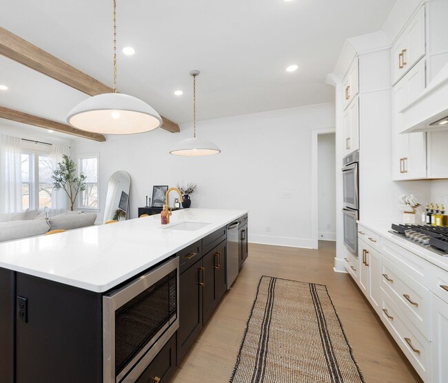 Building Photo - Now available in the highly desirable Lockwood Glen community in Franklin
