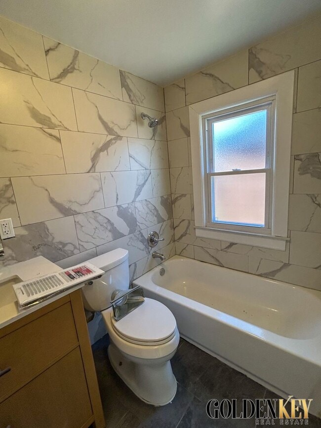 Building Photo - Newly Remodeled Westside 3 Bedroom Home!