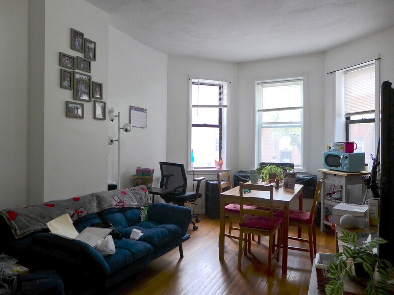 Primary Photo - 38 S Huntington Ave