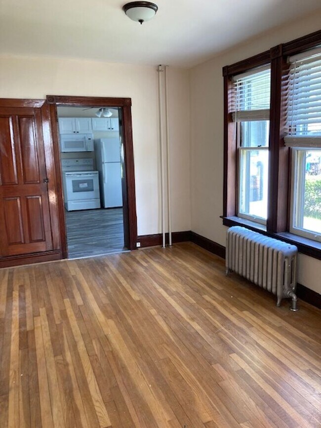 Building Photo - 2+ bedroom Semi detached home