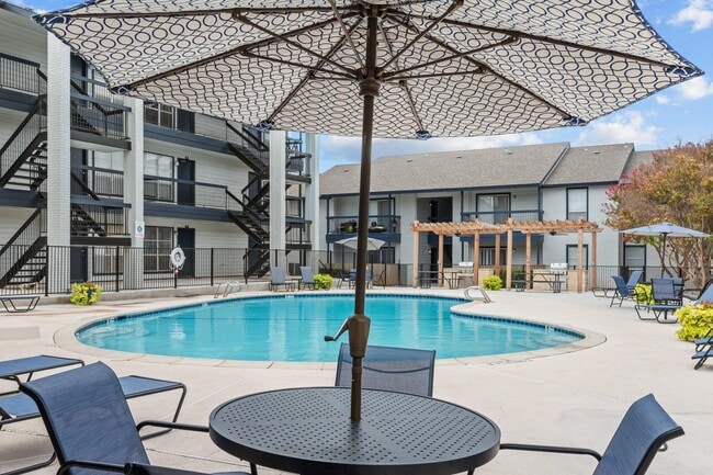 Building Photo - Peaks at Live Oak