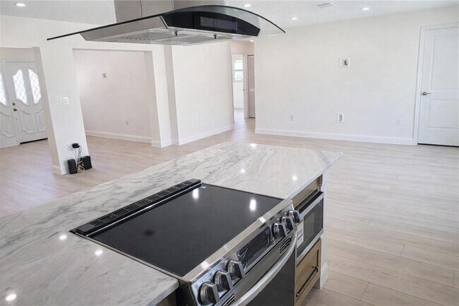 Building Photo - 4018 29th Ave W