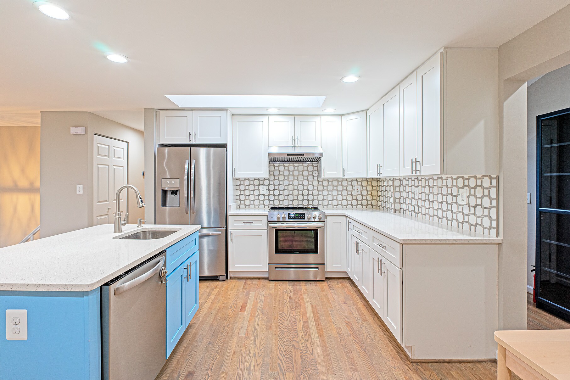 Building Photo - 9705 Locust Hill Dr