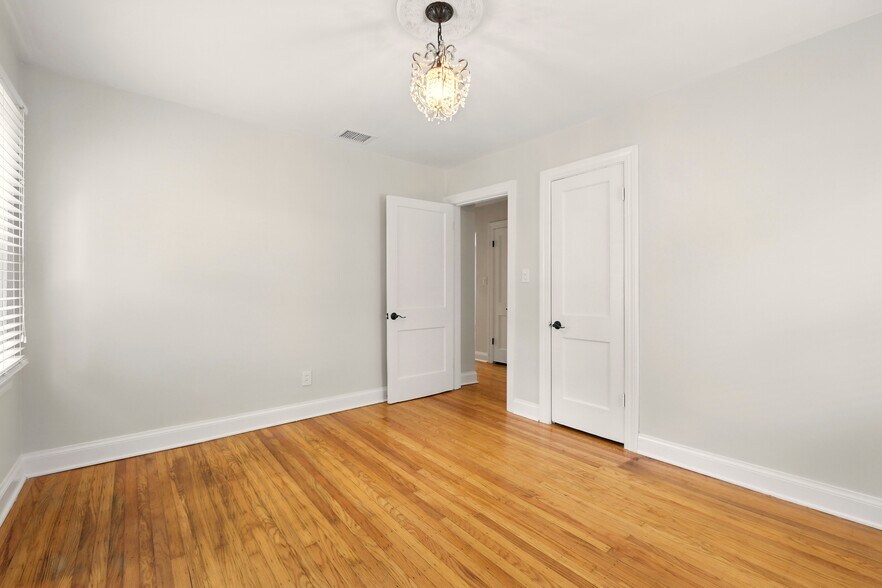 Building Photo - 421 Marquette Dr