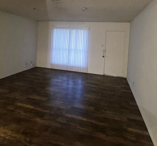 Building Photo - 107 Vista Way