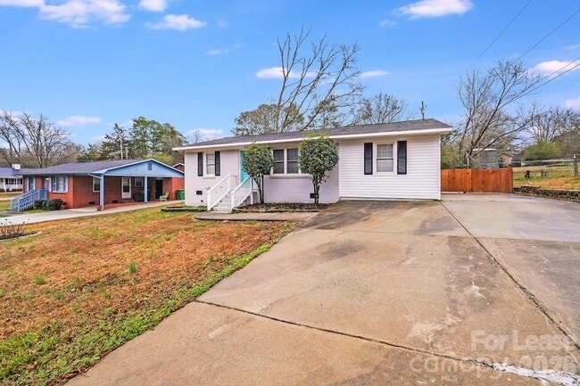 Building Photo - 909 Marion St