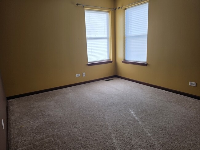 Building Photo - 2350 Fishhook Way